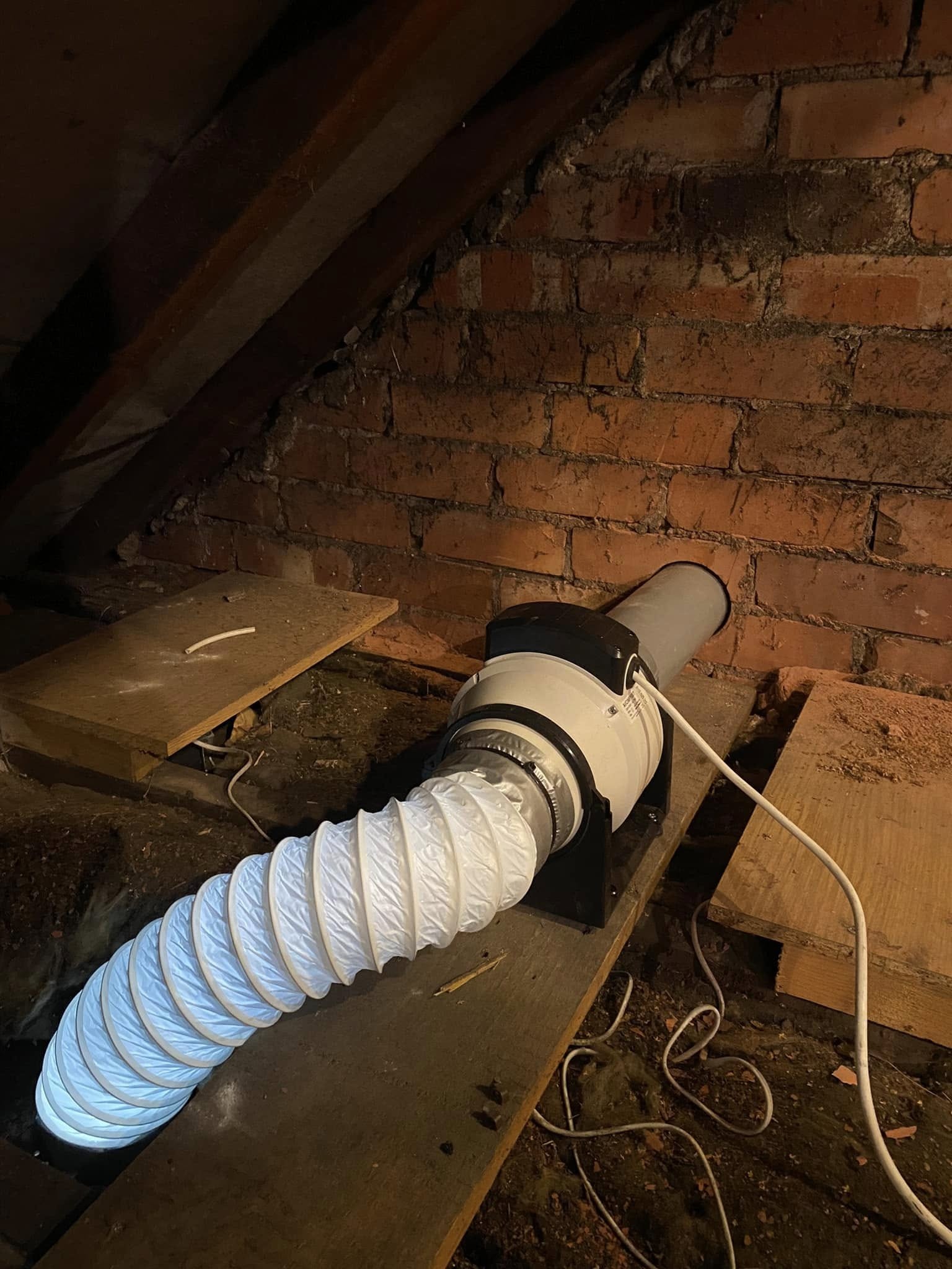 Inline extractor fan and ducting in a loft